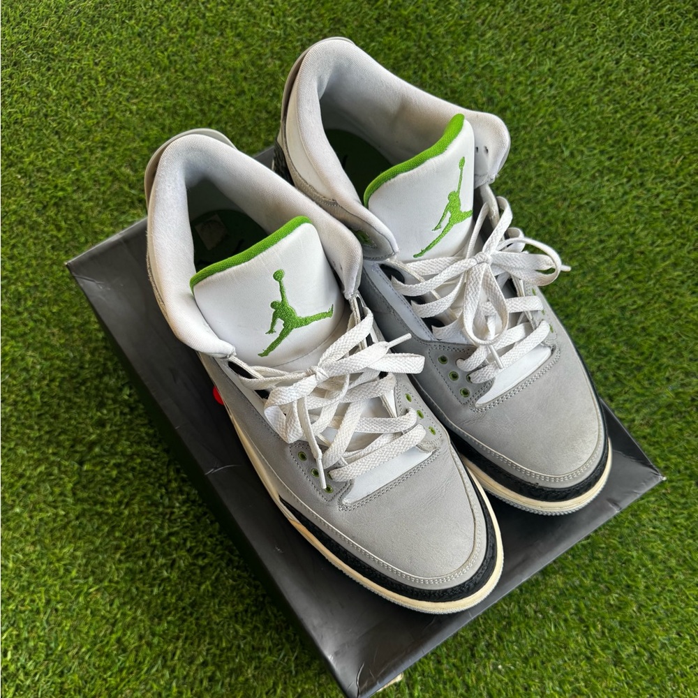 📦SOLD📦 Jordan 3 Retro Chlorophyll